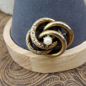 Vintage Victorian Style Love Knot Center Pearl Gold Tone Pin Brooch